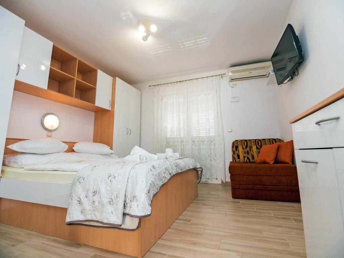 Apartments Bene Banjol Esterno foto