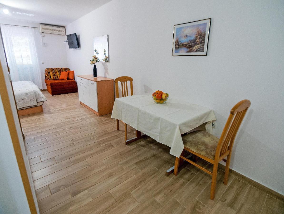 Apartments Bene Banjol Esterno foto