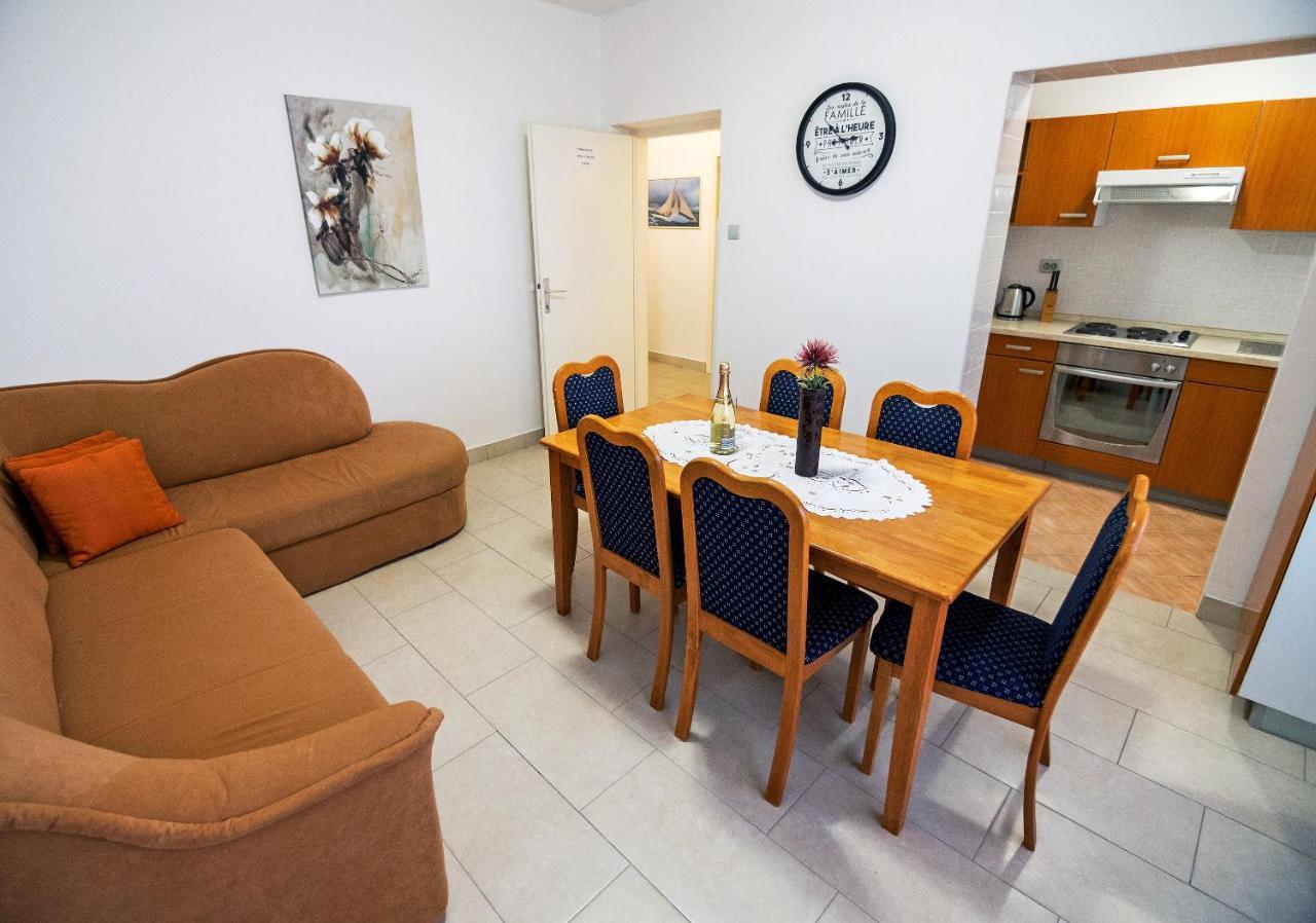 Apartments Bene Banjol Esterno foto