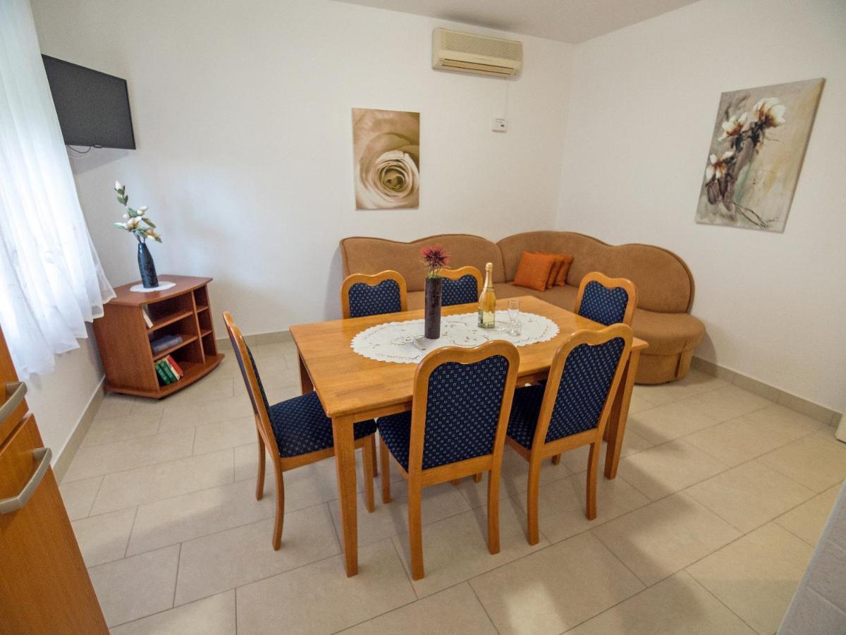 Apartments Bene Banjol Esterno foto