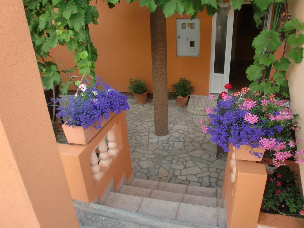 Apartments Bene Banjol Esterno foto