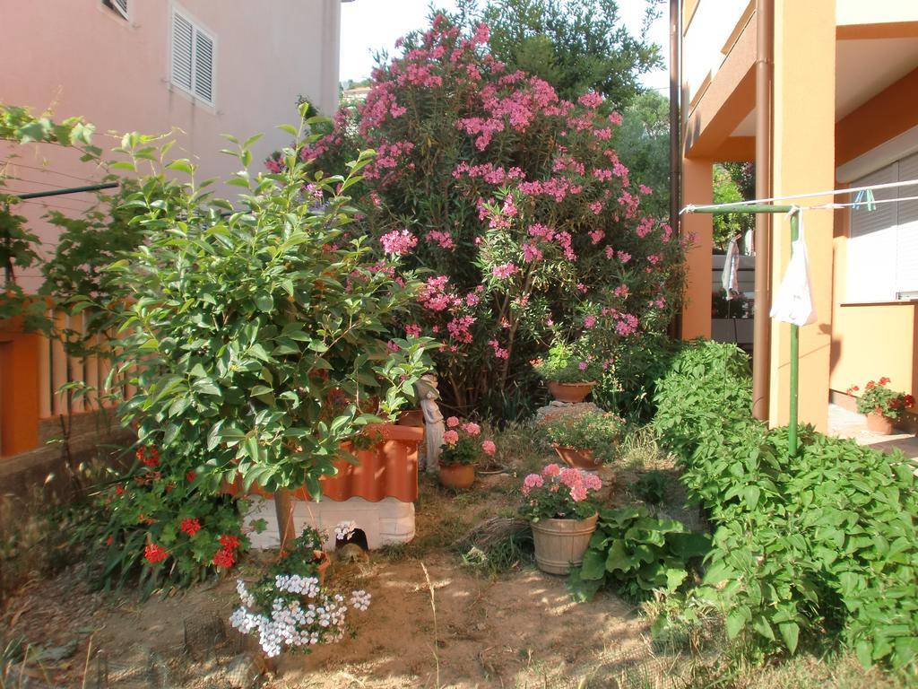 Apartments Bene Banjol Esterno foto