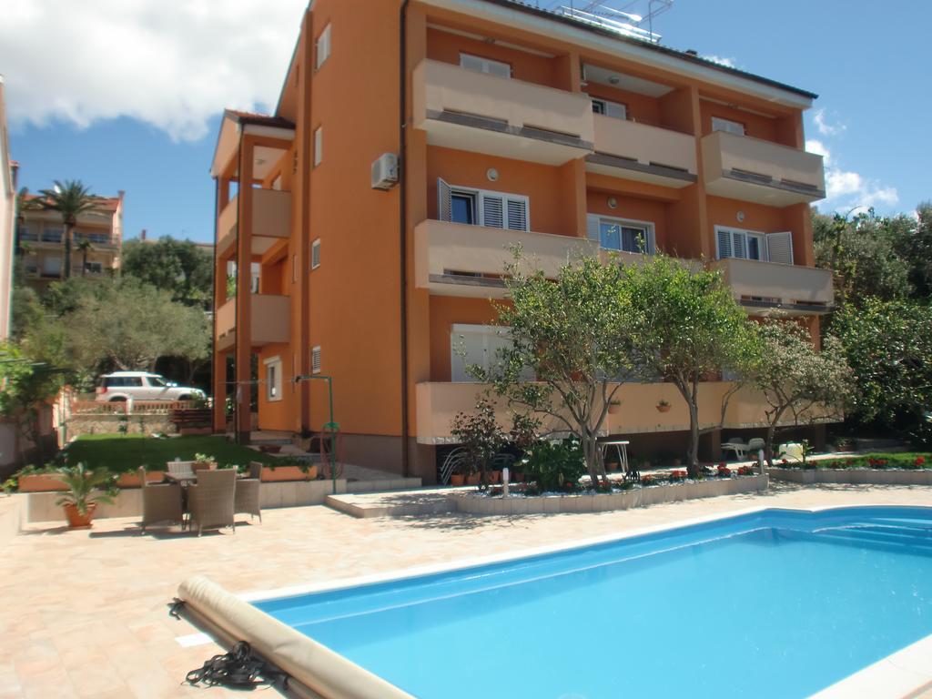 Apartments Bene Banjol Esterno foto