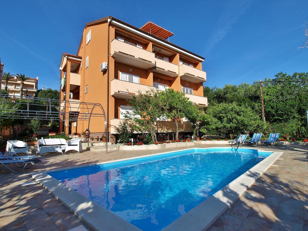 Apartments Bene Banjol Esterno foto